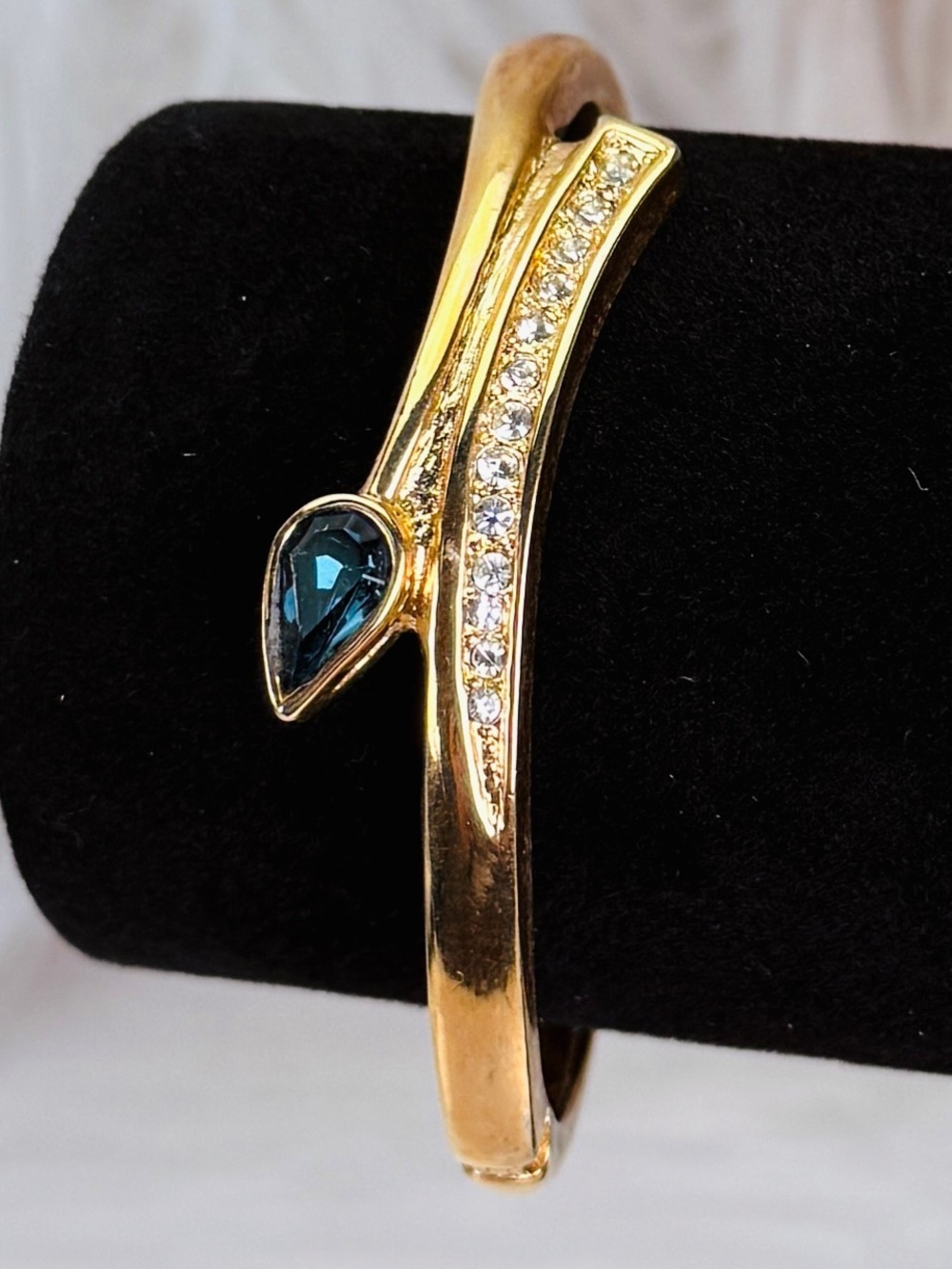 Vintage goldtone green bling cuff bracelet